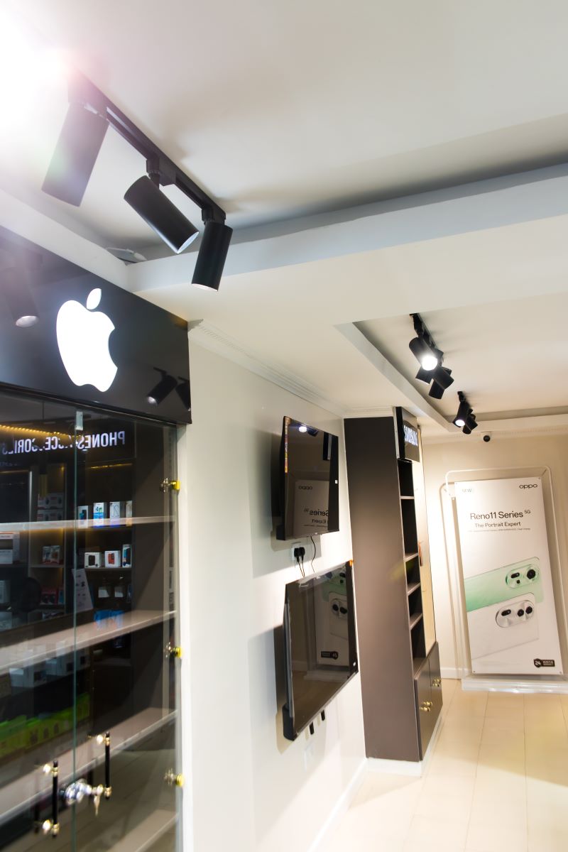 Contemporary Store - Hero 6